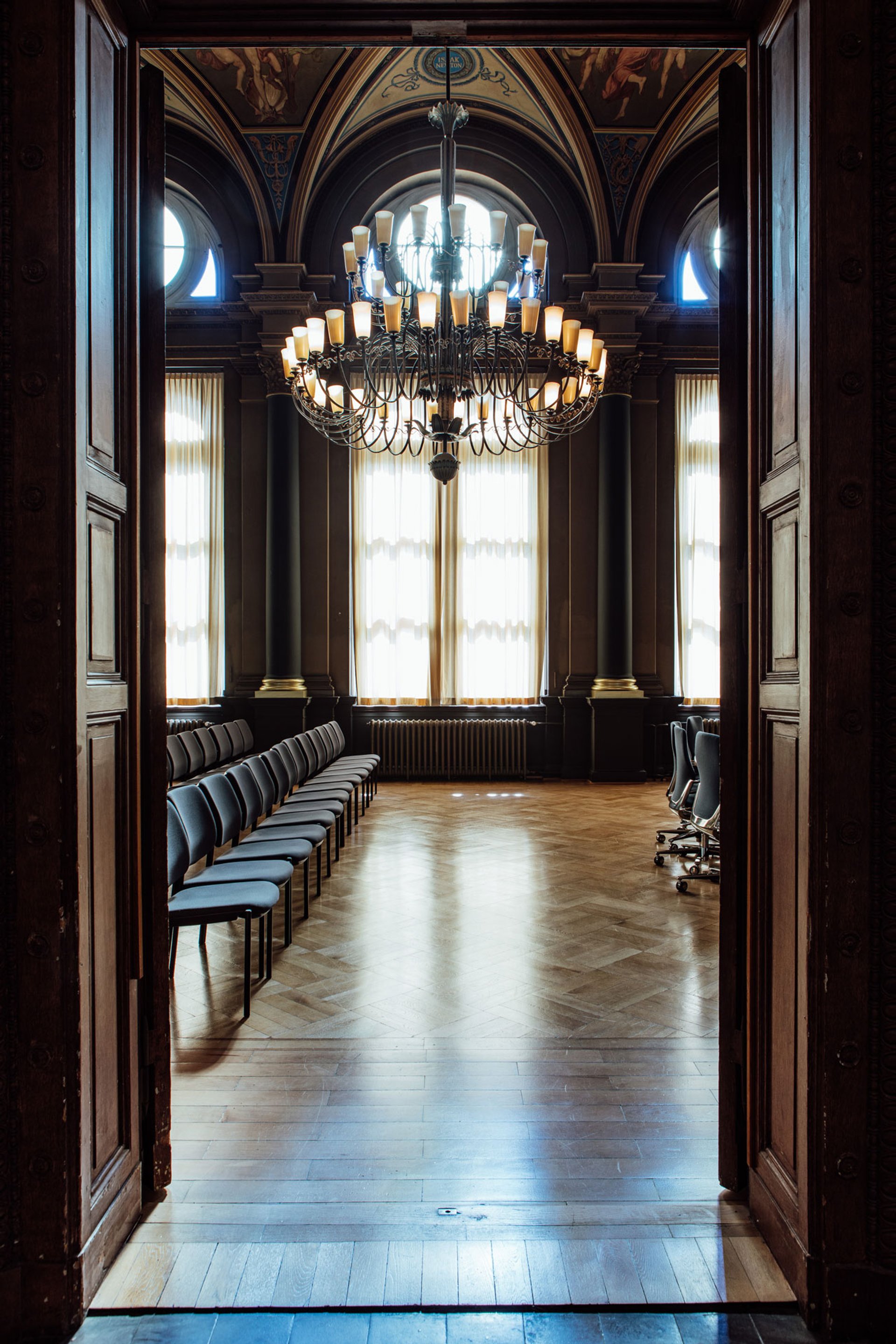 Image of a luxurious office space