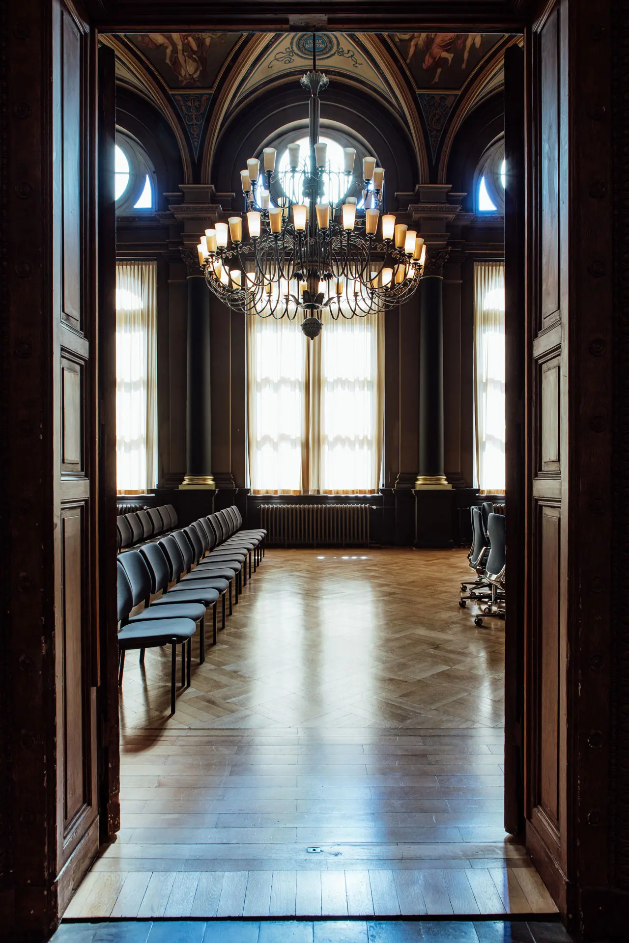 Image of a luxurious office space