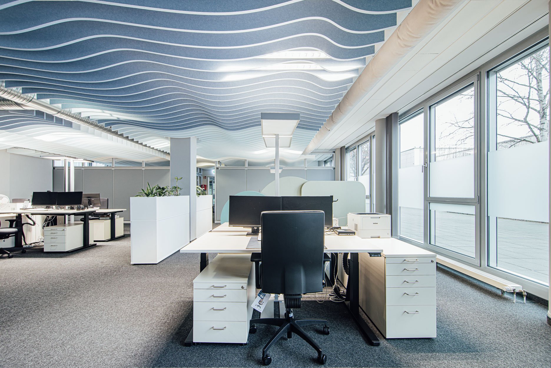 Workstations at the Berlin Tempelhof-Schöneberg Job Center with acoustic panels