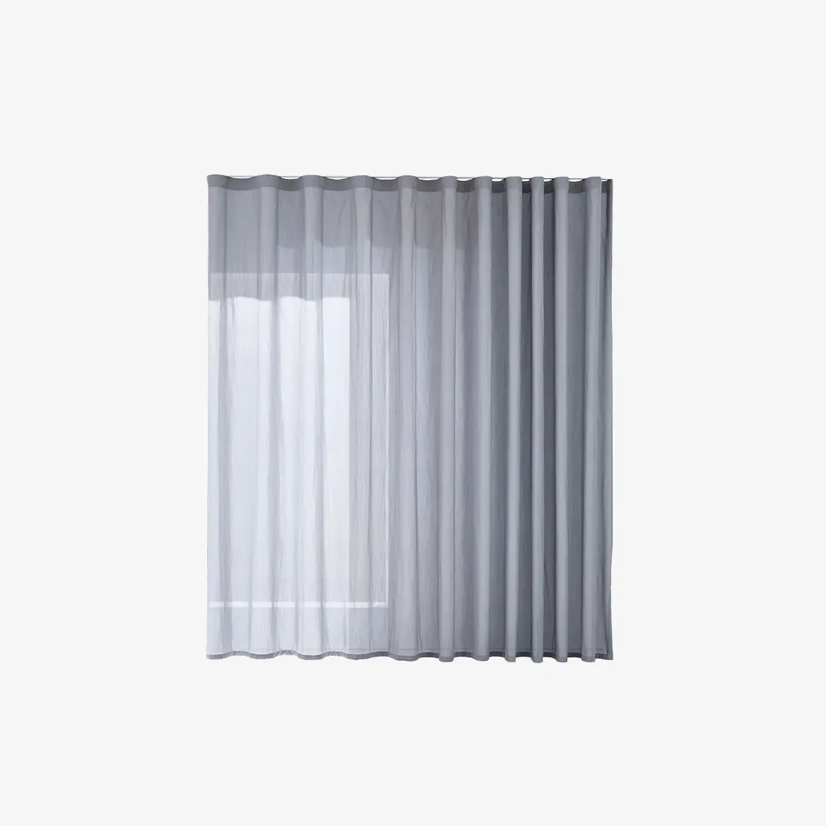 Hellgrauer uns semitransparenter Akustikvorhang von Création Baumann