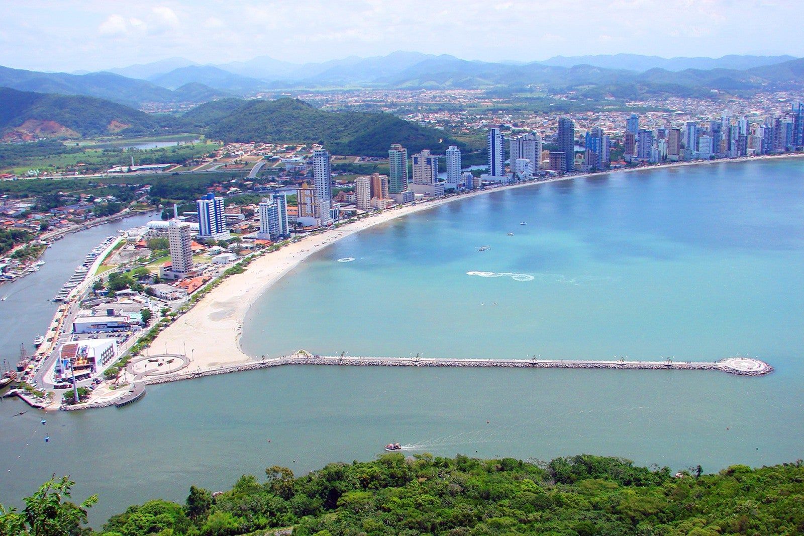 6 lugares onde se hospedar em Balneário Camboriú