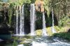 Foto de <a href="https://commons.wikimedia.org/wiki/File:Uper_D%C3%BCden_Waterfalls_2018.jpg" target="_blank" rel="noreferrer">Azerifactory</a> (<a href="https://creativecommons.org/licenses/by-sa/4.0/" target="_blank" rel="noreferrer">CC BY-SA 4.0</a>)  modificada