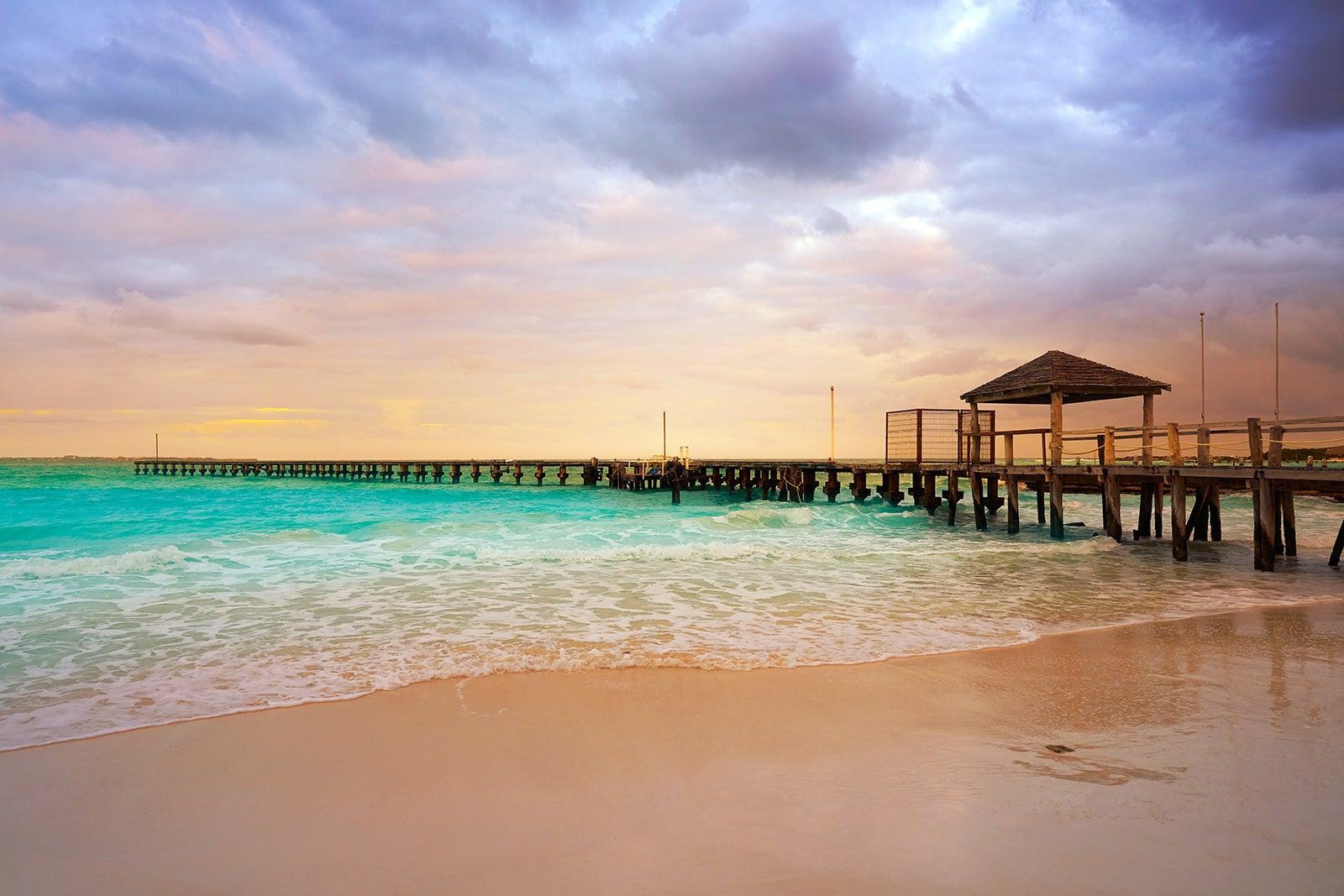 Caracol Beach in Cancun