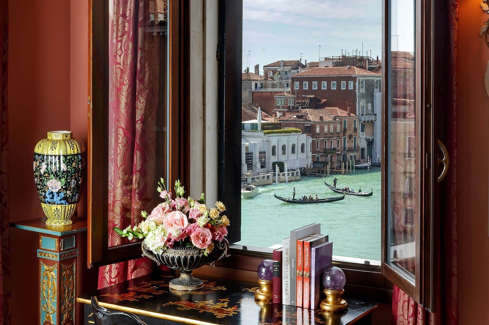 romantic hotels CA hero image