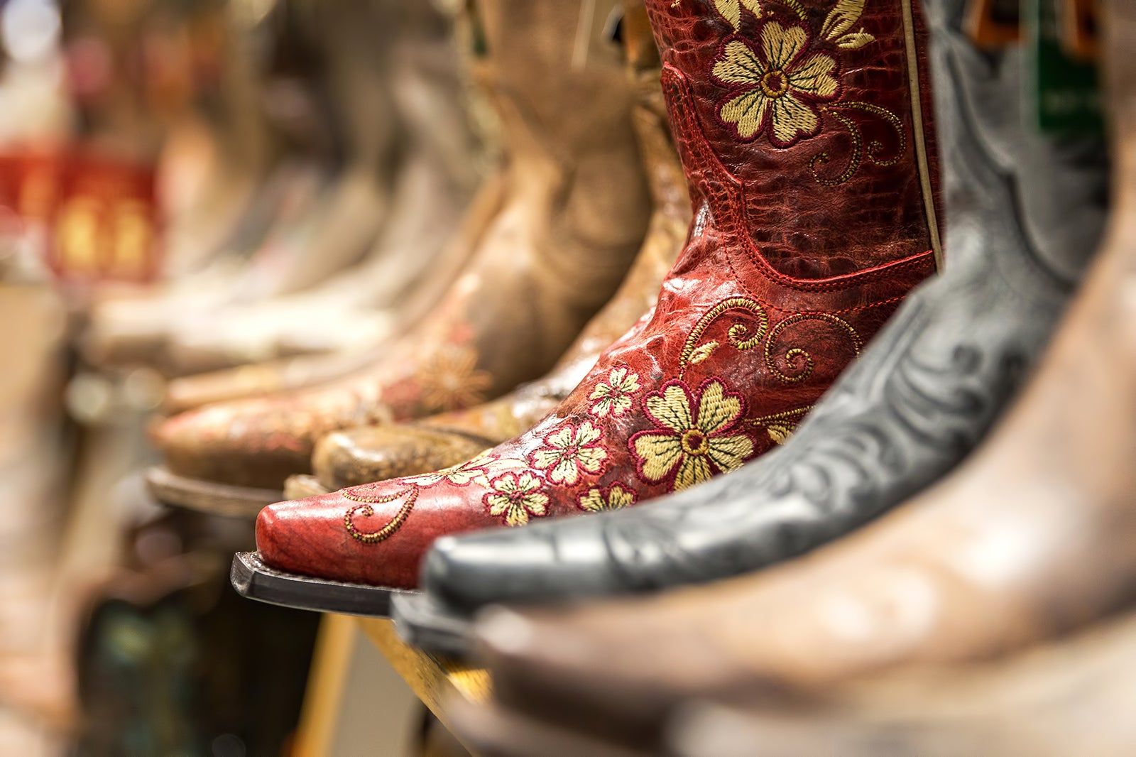 10 Best Places to Go Shopping in Pigeon Forge