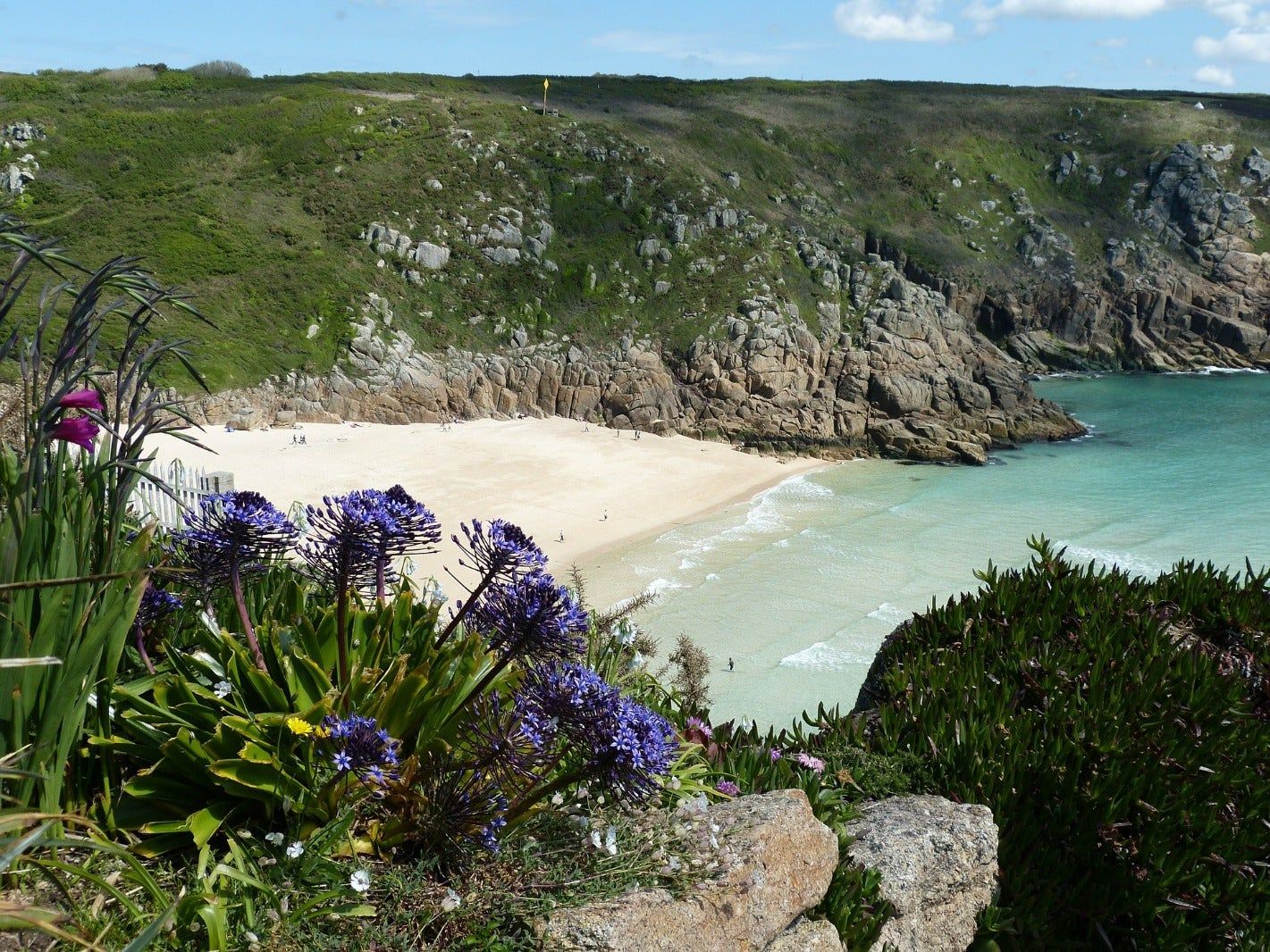 https://pixabay.com/photos/bay-cornwall-england-sea-coast-540444/