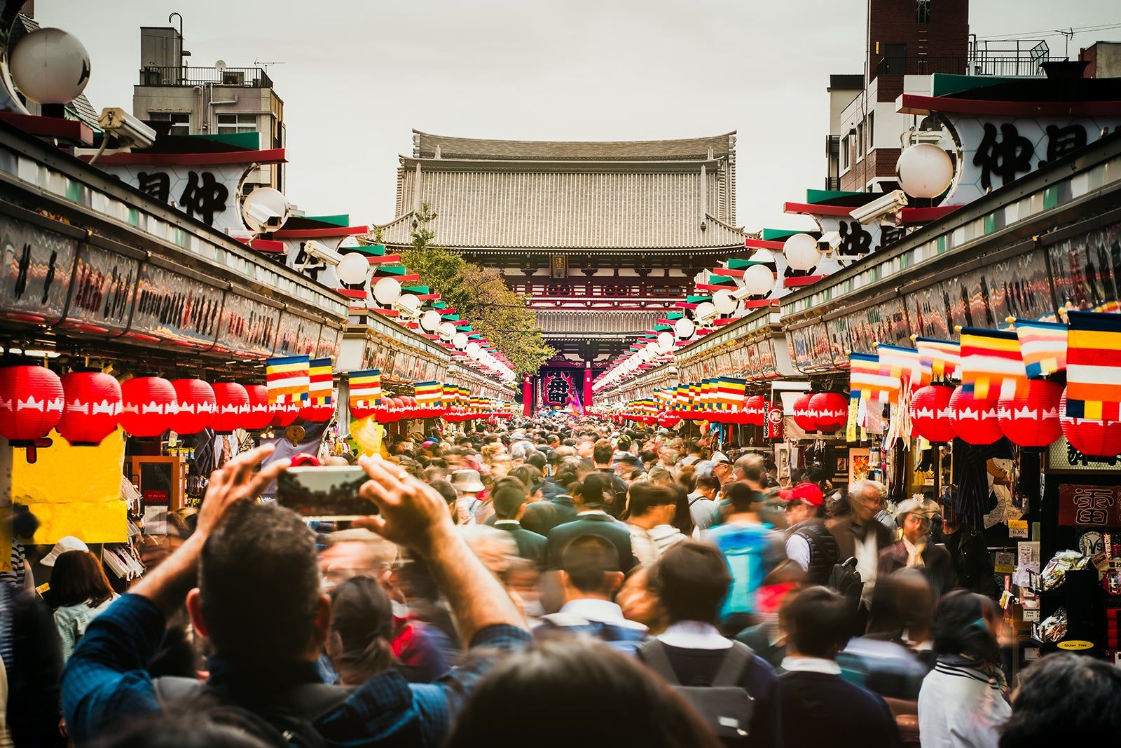 東京の浅草仲見世商店街