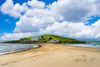 Isla de Burgh desde la playa de Bigbury-on-Sea, Devon