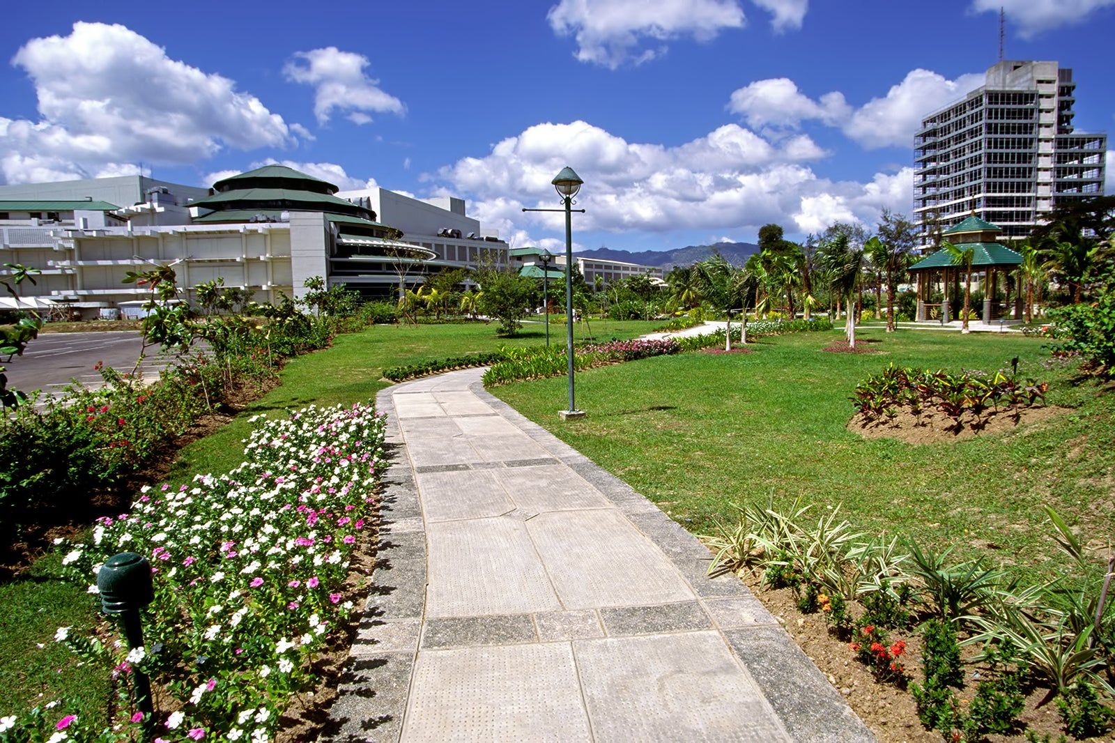 Ayala Center Cebu - Shopping Mall in Cebu Business Park