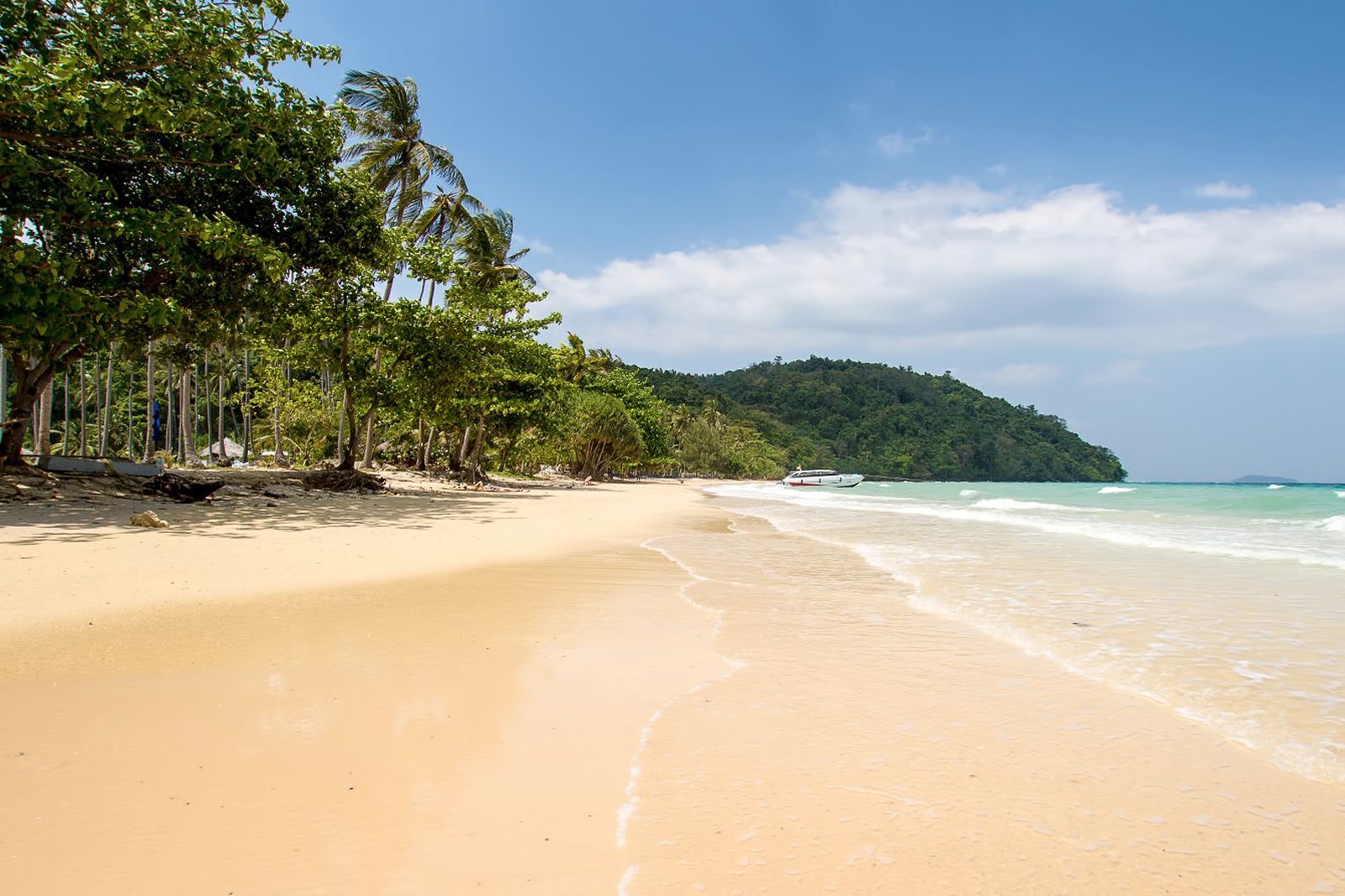 Moo Dee Bay in Phi Phi Islands