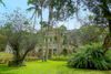 Foto de <a href="https://commons.wikimedia.org/wiki/File:Barbados,_Karibik_-_Farley_Hill_House_-_panoramio.jpg" target="_blank" rel="noreferrer">giggel</a> (<a href="https://creativecommons.org/licenses/by/3.0/" target="_blank" rel="noreferrer">CC BY 3.0</a>) modificada