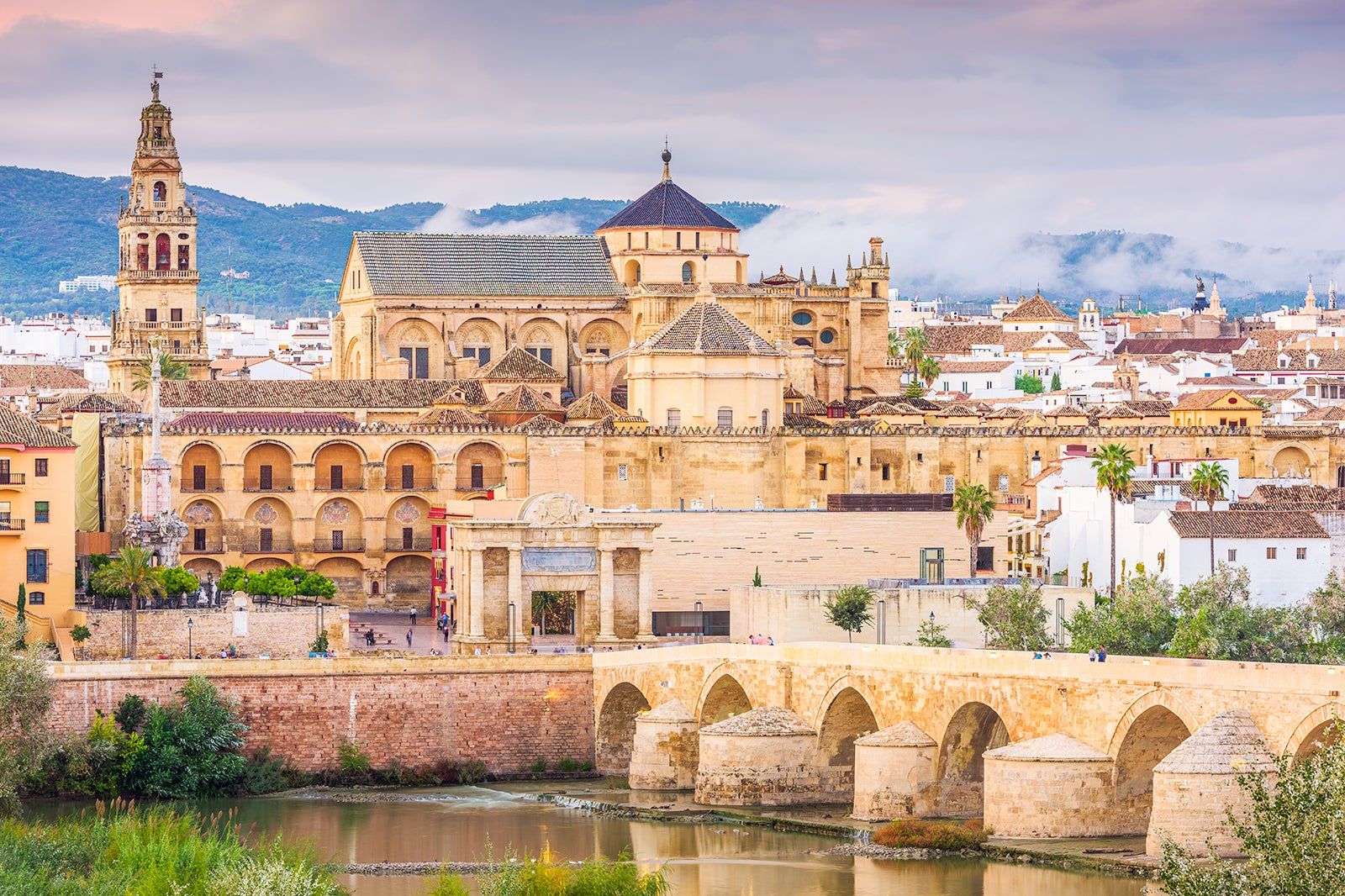 ciudades amuralladas españolas más cautivadoras