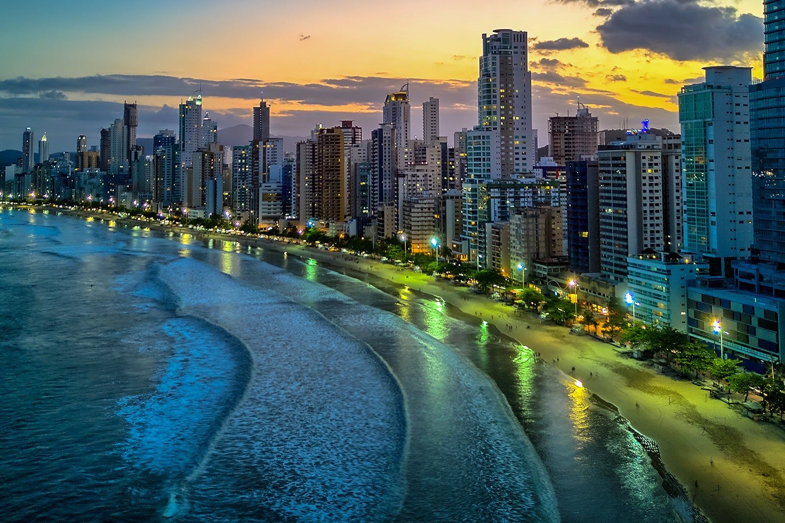 melhores opções para curtir a noite em Camboriú