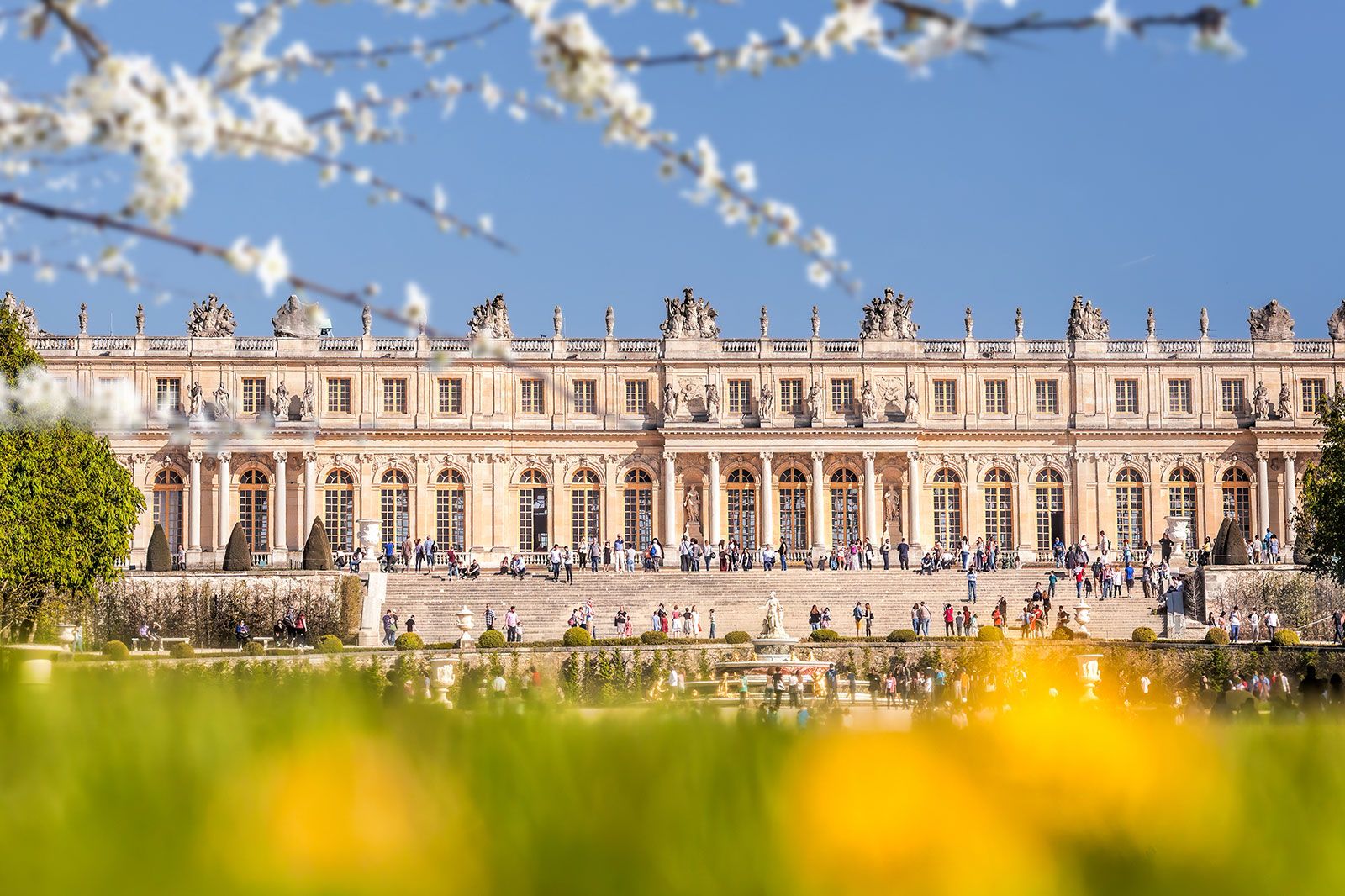 A view of a large ornate building.