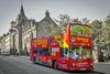 Foto de <a href="https://pixabay.com/en/edinburgh-royal-mile-bus-1021490/" target="_blank" rel="noreferrer">Walkerssk</a> (<a href="https://creativecommons.org/share-your-work/public-domain/cc0/" target="_blank" rel="noreferrer">CC0</a>)  modificada