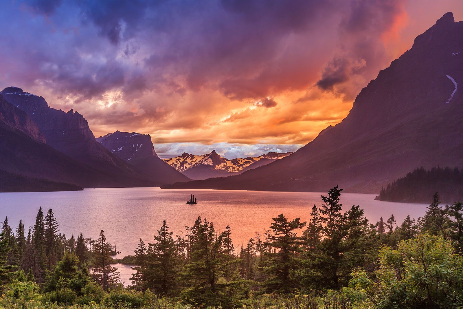 A serene view of a sunset at a lake.