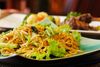 Foto von <a href="https://pixabay.com/photos/resort-yummy-delicious-noodles-921940/" target="_blank" rel="noreferrer">sharonang</a> (<a href="https://creativecommons.org/share-your-work/public-domain/cc0/" target="_blank" rel="noreferrer">CC0</a>) bearbeitet
