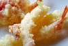 Foto de <a href="https://pixabay.com/photos/tempura-japanese-cuisine-fried-760504/" target="_blank" rel="noreferrer">cegoh</a> (<a href="https://creativecommons.org/share-your-work/public-domain/cc0/" target="_blank" rel="noreferrer">CC0</a>) modificada