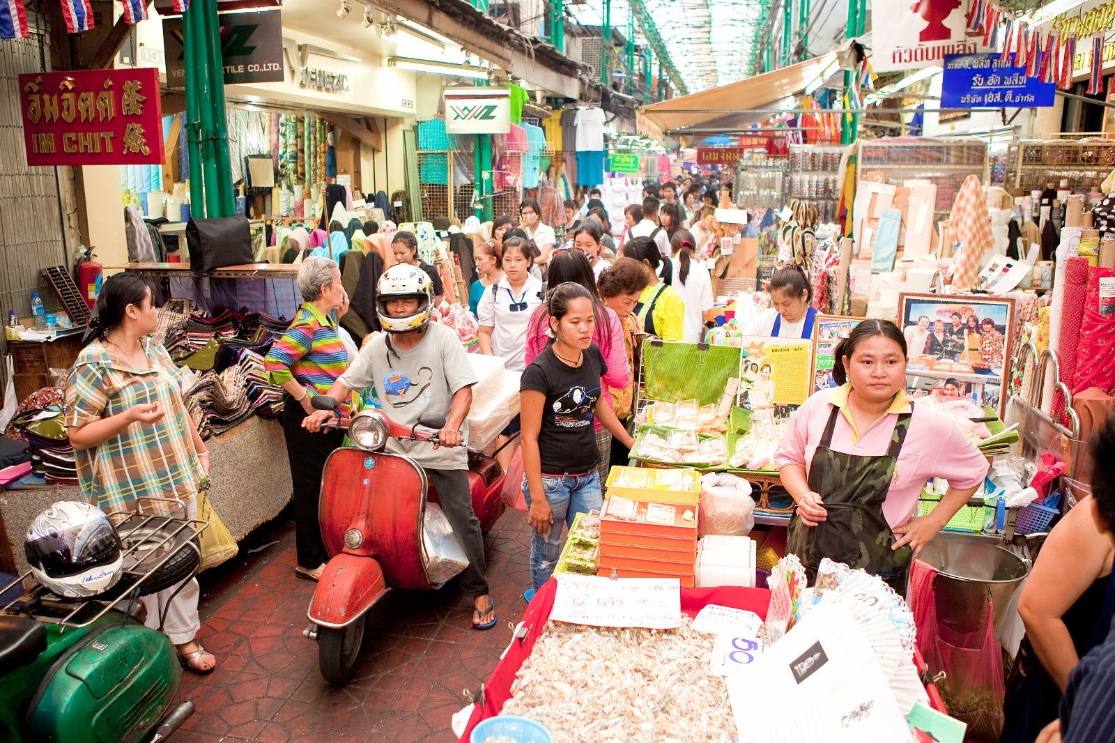 Sampeng Lane Market in Bangkok