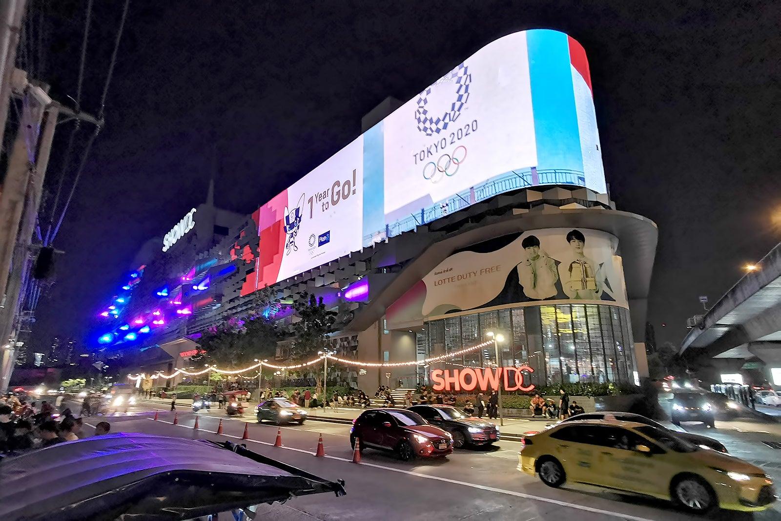 Show DC Mall in Bangkok