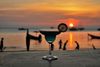 foto por <a href="https://pixabay.com/photos/cocktail-beach-sunset-summer-1042330/" target="_blank" rel="noreferrer">sarahlarkin</a> (<a href="https://creativecommons.org/share-your-work/public-domain/cc0/" target="_blank" rel="noreferrer">CC0</a>) modificada