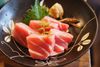 Foto de <a href="https://pixabay.com/photos/sashimi-food-seafood-tuna-cuisine-2563650/" target="_blank" rel="noreferrer">camum</a> (<a href="https://creativecommons.org/share-your-work/public-domain/cc0/" target="_blank" rel="noreferrer">CC0</a>) modificada
