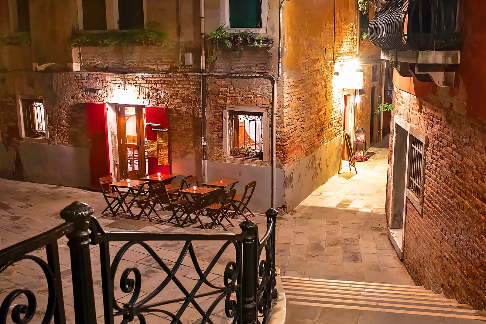 Best Places Where Locals Love to Eat in Lyon