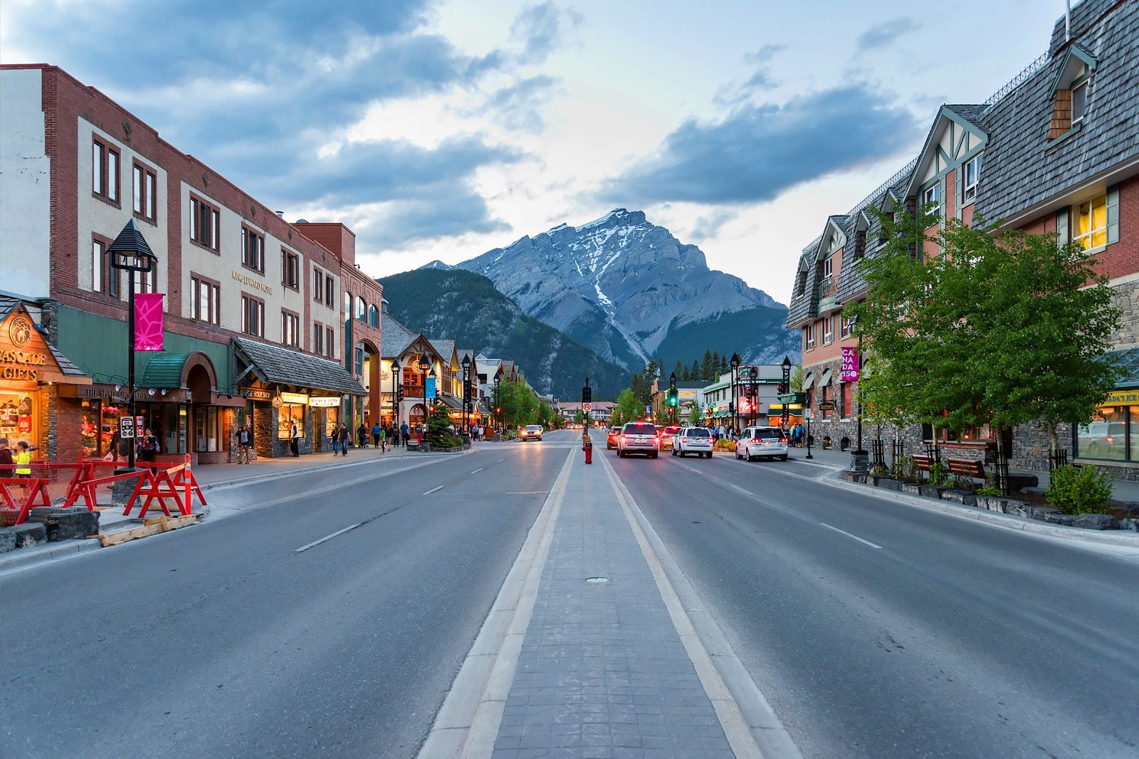 Best Things to Do After Dinner in Banff