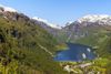 Foto de <a href="https://pixabay.com/photos/norway-geiranger-fjord-water-2419406/" target="_blank" rel="noreferrer">Skybluesrich</a> (<a href="https://creativecommons.org/share-your-work/public-domain/cc0/" target="_blank" rel="noreferrer">CC0</a>) modificada