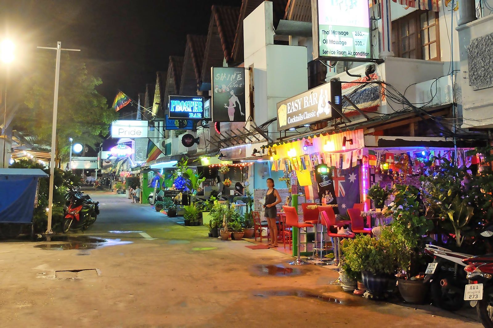 4 Best Things to Do After Dinner on Soi Bar Solo