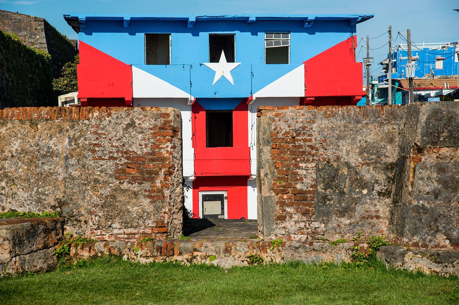 A building painted with the Puerto Rician flag. 