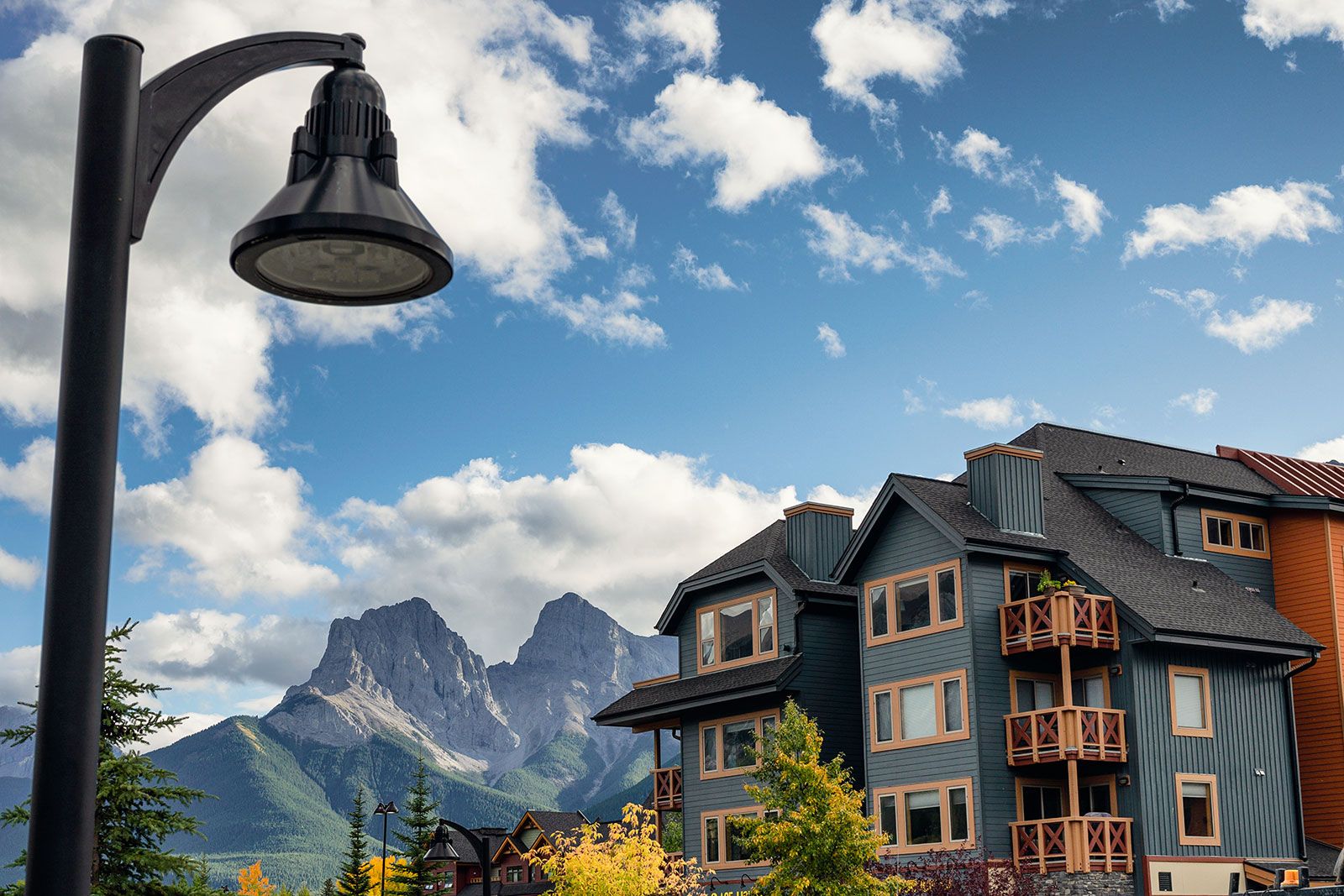 Buildings and mountains of Canmore.