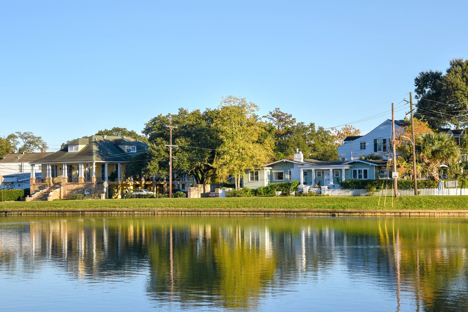 Picturesque view of Bayou St. John with calm waters and charming homes, New Orleans.