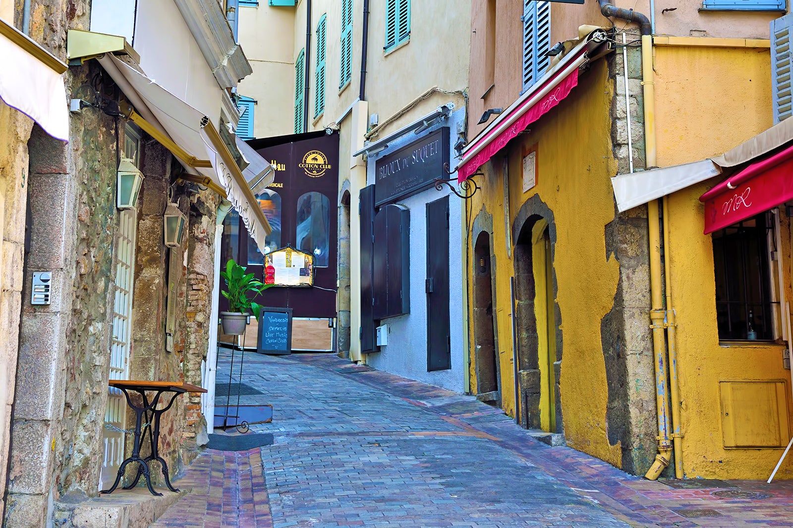 Rue du Suquet in Cannes