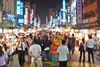 照片来源:<a href="https://commons.wikimedia.org/wiki/File:Lioho_Night_Market_in_Taiwan.jpg" target="_blank" rel="noreferrer">WikiLaurent</a> (<a href="https://creativecommons.org/licenses/by-sa/3.0/" target="_blank" rel="noreferrer">CC BY-SA 3.0</a>) 已修改