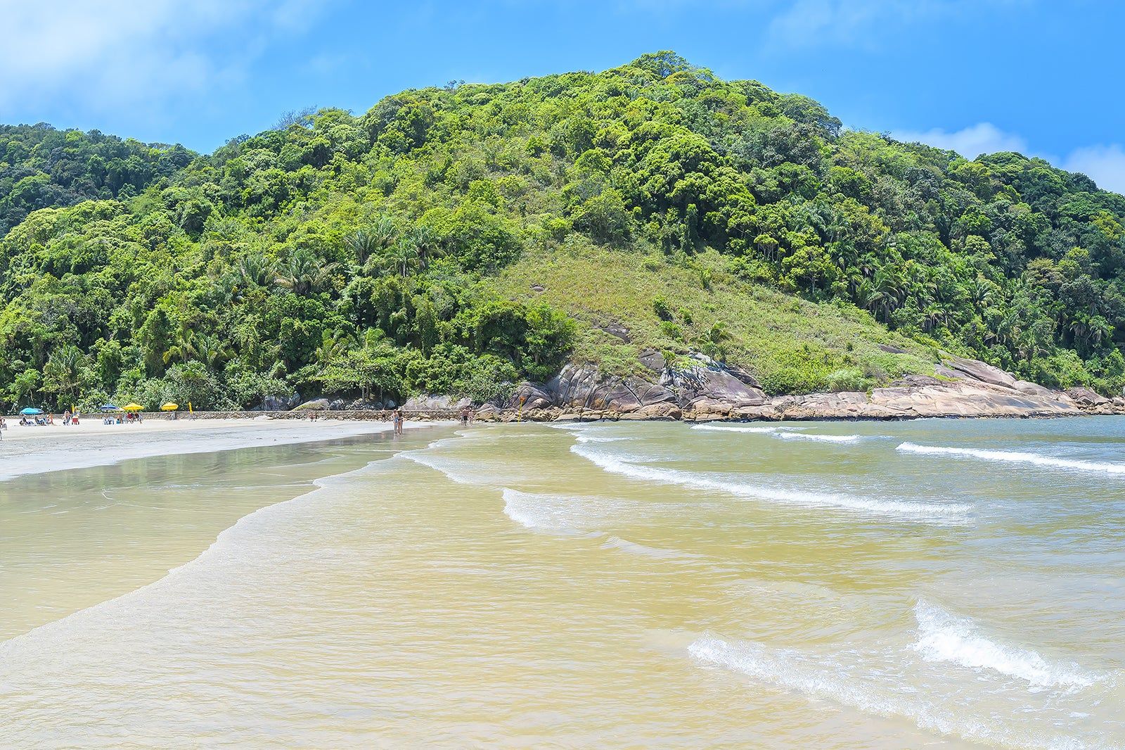 Praia do Guaiúba no Guarujá