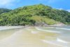 Praia do Guaiúba no Guarujá