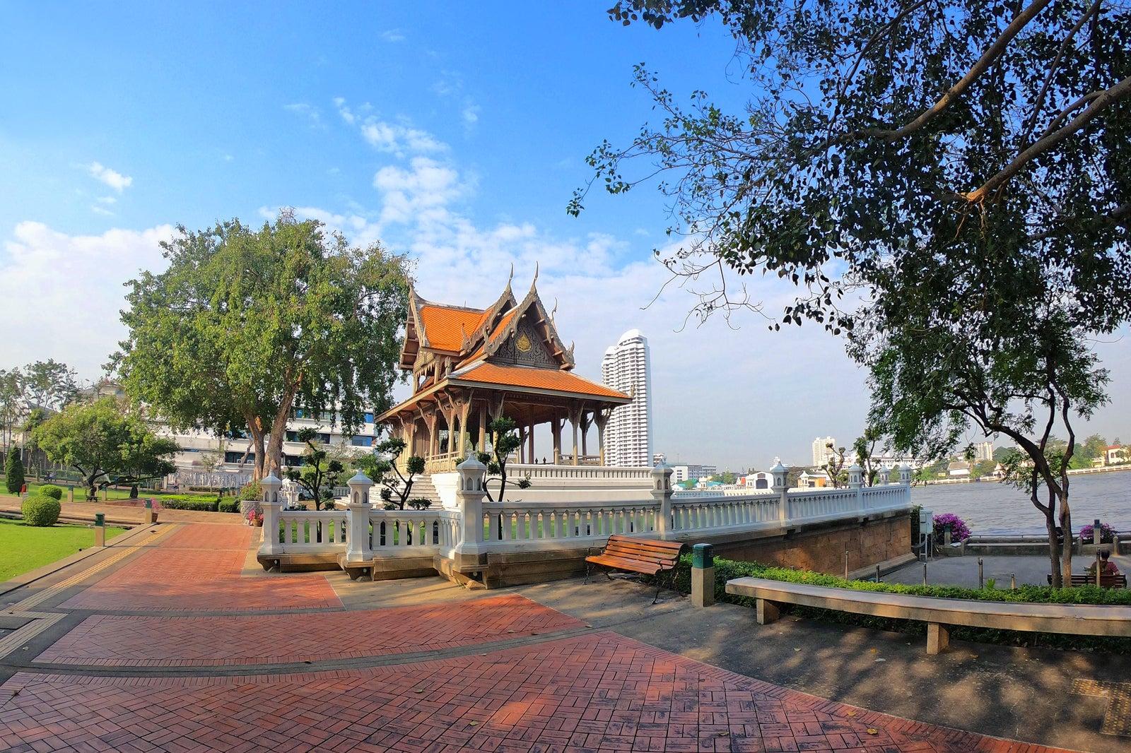 Cool Places on Phra Athit Road in Bangkok