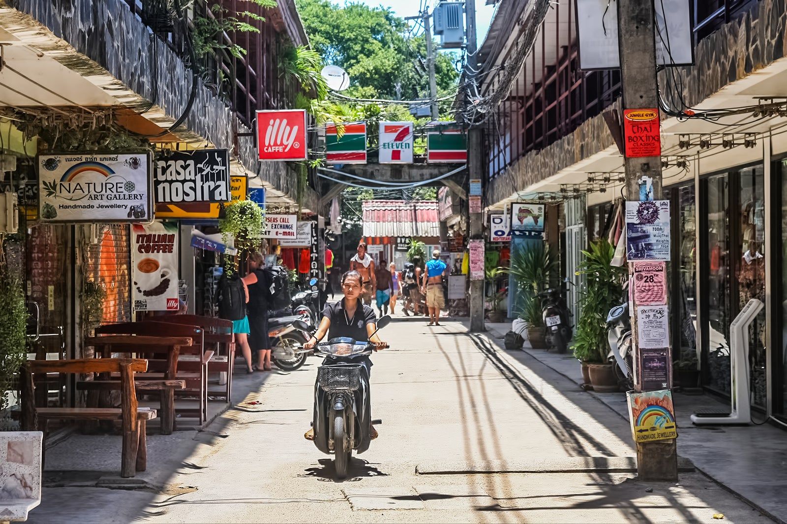 10 Best Places to Go Shopping in Koh Phangan 