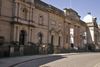 Foto de <a href="https://commons.wikimedia.org/wiki/File:Galleries_of_Justice_Museum_Building.jpg" target="_blank" rel="noreferrer">Fayerollinson</a> (<a href="https://creativecommons.org/licenses/by-sa/3.0/" target="_blank" rel="noreferrer">CC BY-SA 3.0</a>)  modificada