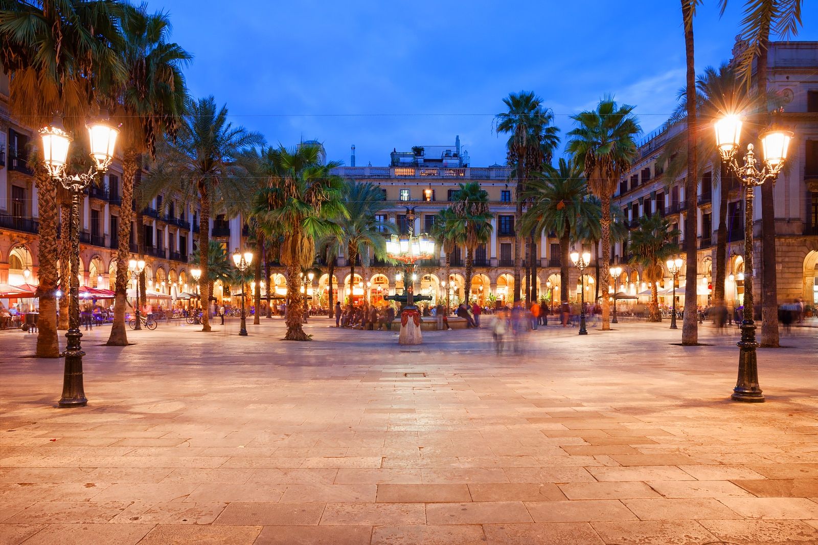 Best Things to Do After Dinner in Barcelona