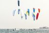 Foto de <a href="https://pixabay.com/photos/kite-boarding-qatar-pearl-qnk-2017-2702057/" target="_blank" rel="noreferrer">LeafWriter</a> (<a href="https://creativecommons.org/share-your-work/public-domain/cc0/" target="_blank" rel="noreferrer">CC0</a>)  modificada