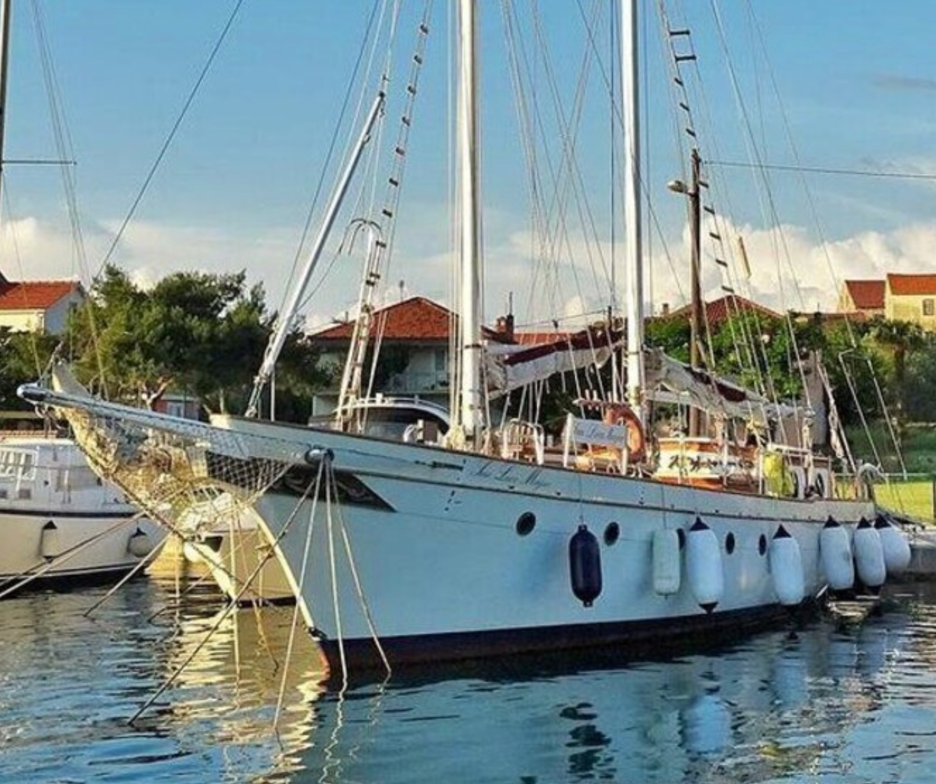 Zadar: Shared Authentic Wooden Boat tour with unlimited champagne