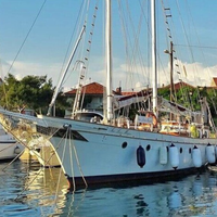 Zadar: Shared Authentic Wooden Boat tour with unlimited champagne