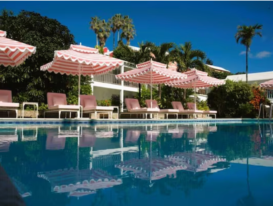 Outdoor pool, pool umbrellas, sun loungers