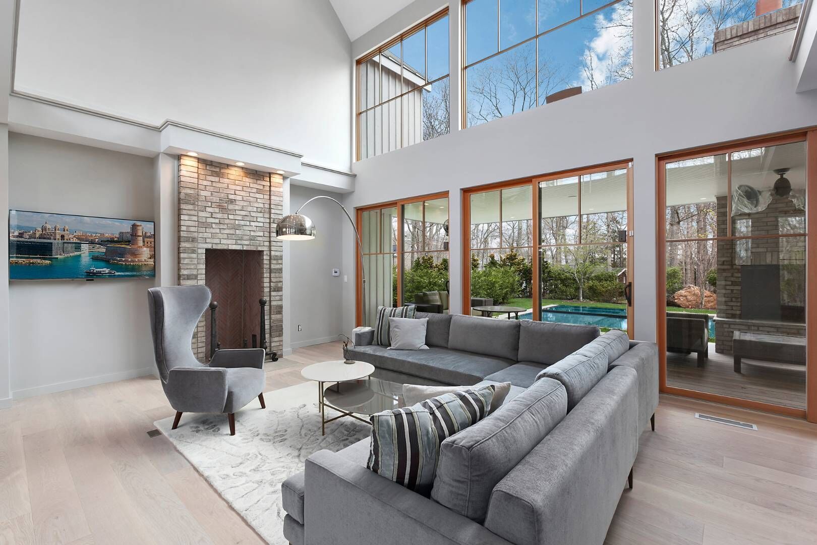 Modern Barn House - Sag Harbor, New York - Living Room