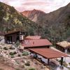 A contemporary Vrbo with a view of a canyon near Yosemite