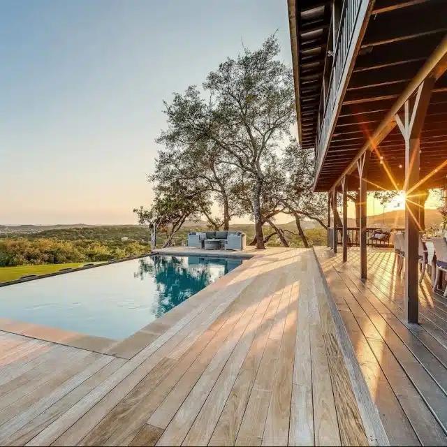 Top-rated homes with infinity pools | Vrbo Magazine