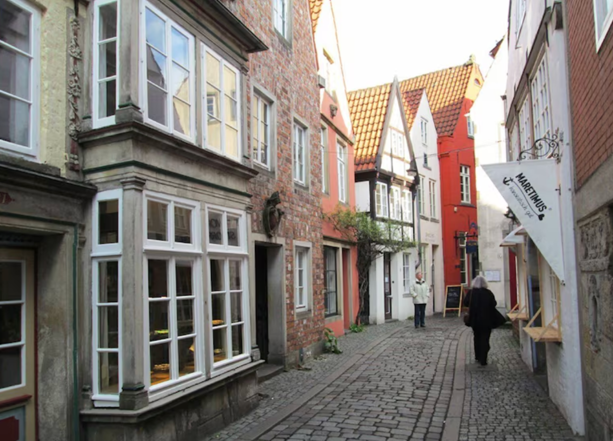 Bremen: Walking Tour of Historic Schnoor District
