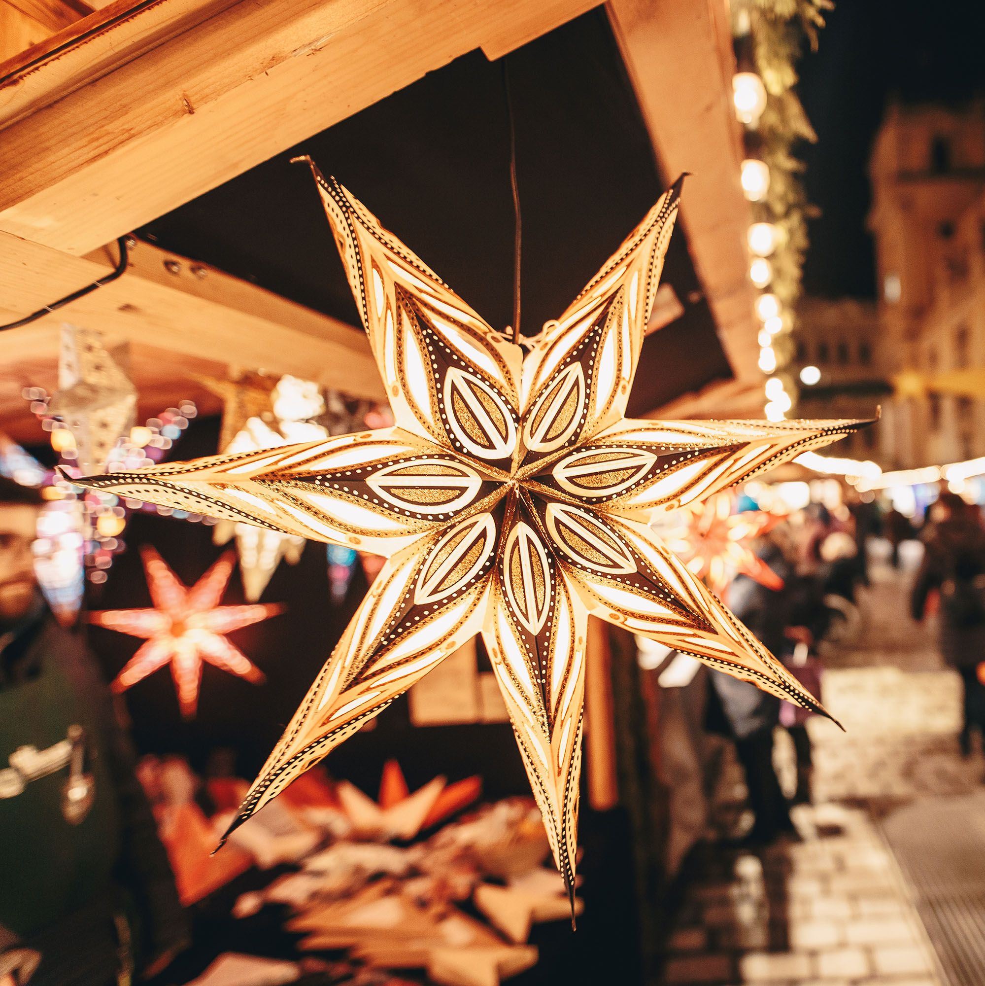 Sparkling star hanging at Christmas market